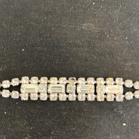 Vintage signed Kramer of New York clear crystal rhinestone bracelet - Picture 1 of 6